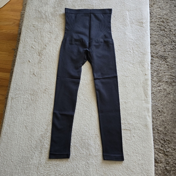 Shapermint high waisted shaping leggings size medium - Picture 6 of 10